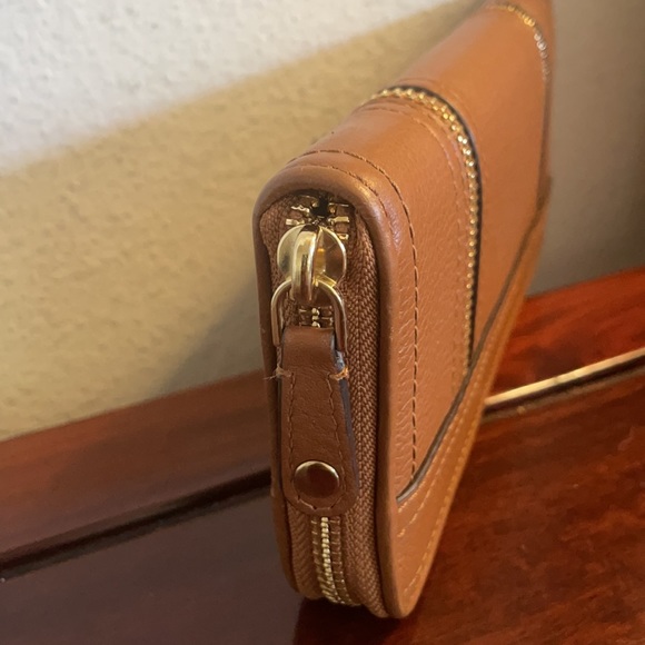 Michael Kors Long Wallet - Picture 4 of 9